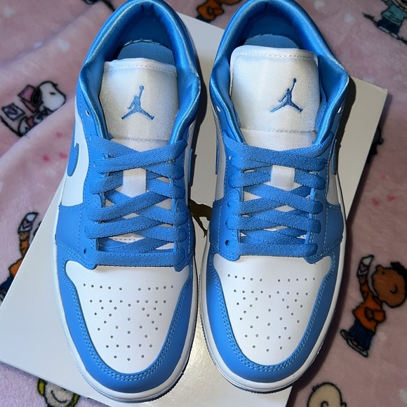Jordan 1 Lows - Picture 2 of 6